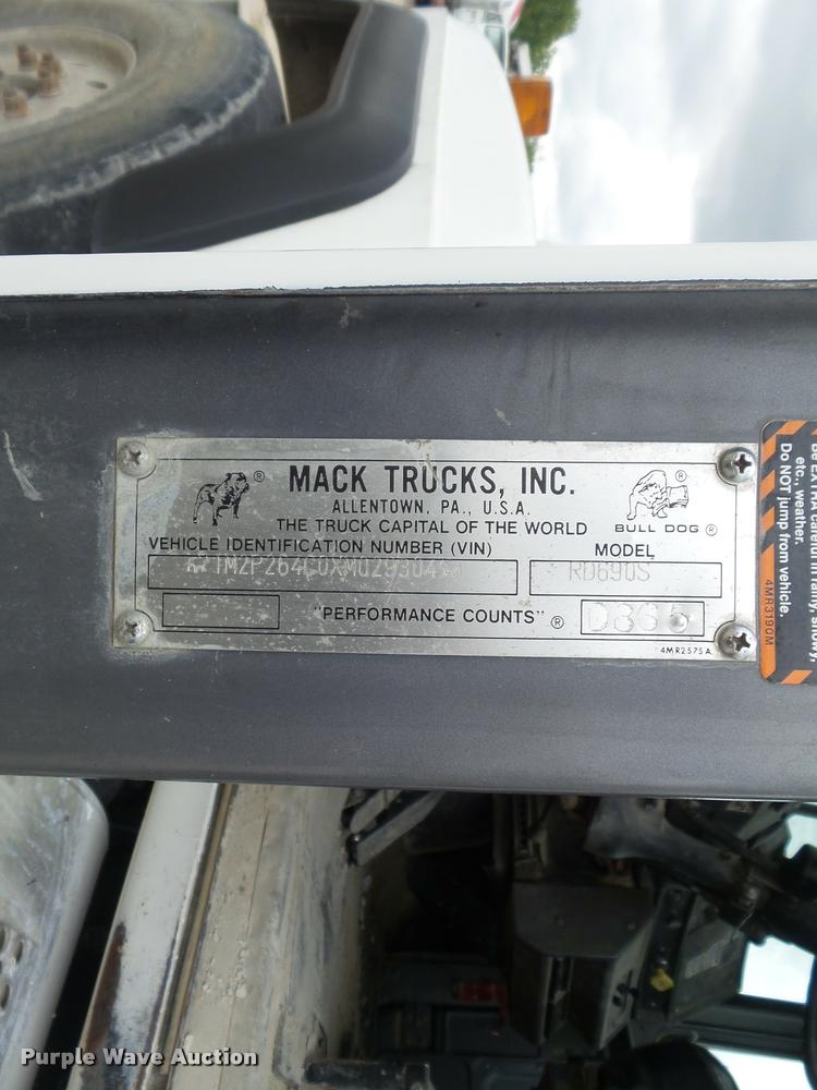 image for item K7515 1999 Mack RD690S ready mix truck