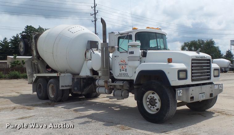 image for item K7516 1999 Mack RD690S ready mix truck