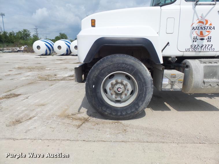 image for item K7516 1999 Mack RD690S ready mix truck