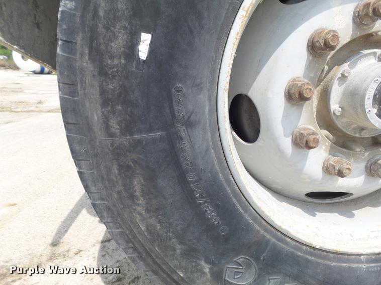 image for item K7516 1999 Mack RD690S ready mix truck