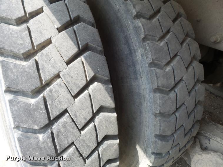 image for item K7516 1999 Mack RD690S ready mix truck