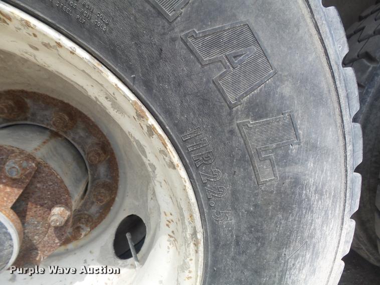 image for item K7516 1999 Mack RD690S ready mix truck