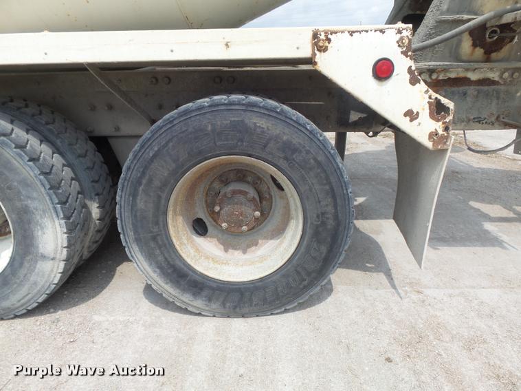 image for item K7516 1999 Mack RD690S ready mix truck