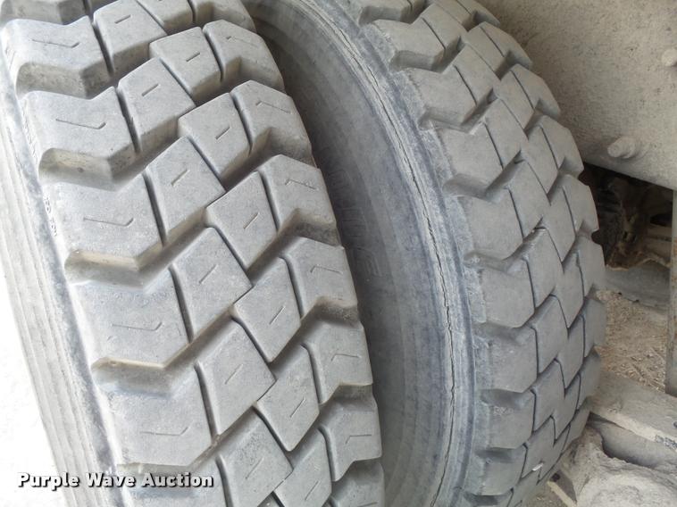 image for item K7516 1999 Mack RD690S ready mix truck