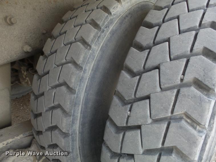 image for item K7516 1999 Mack RD690S ready mix truck