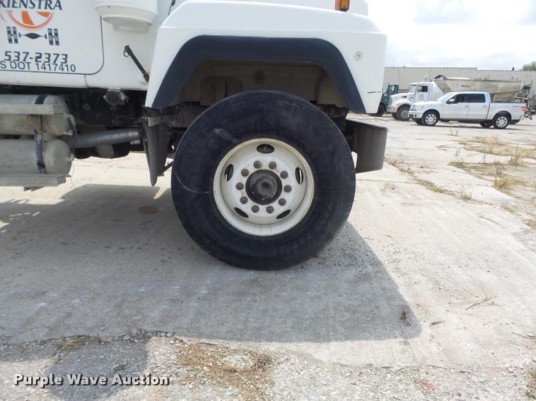 image for item K7516 1999 Mack RD690S ready mix truck