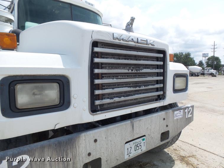 image for item K7516 1999 Mack RD690S ready mix truck