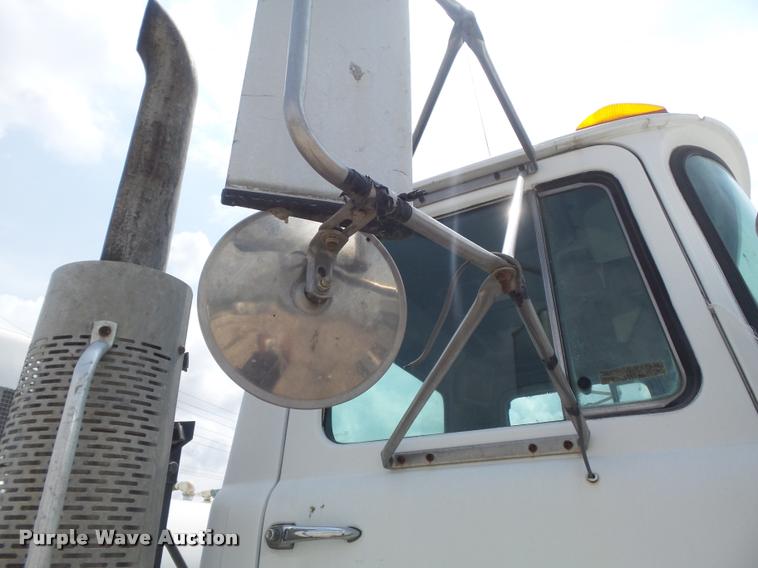 image for item K7516 1999 Mack RD690S ready mix truck