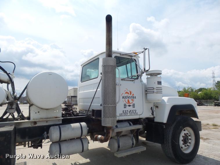 image for item K7516 1999 Mack RD690S ready mix truck
