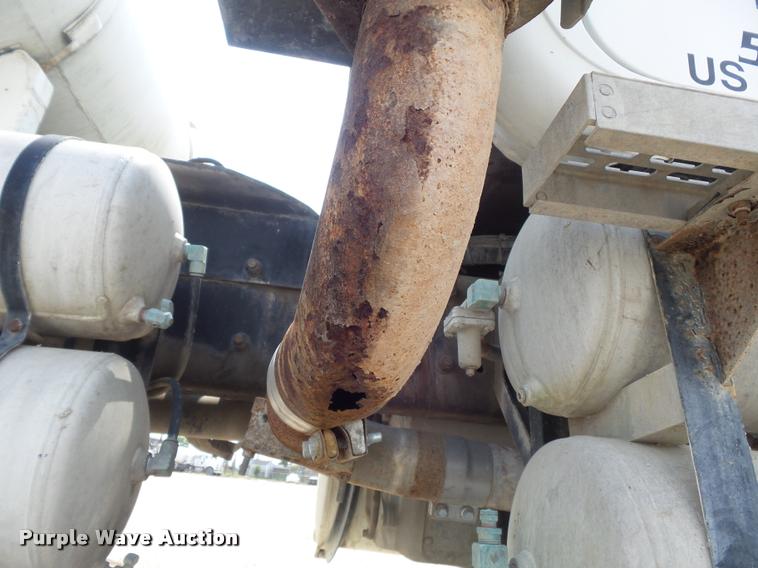 image for item K7516 1999 Mack RD690S ready mix truck