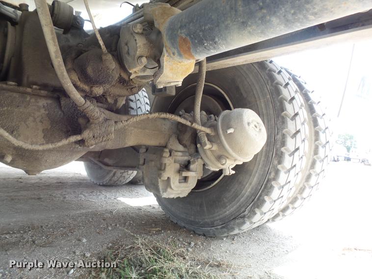 image for item K7516 1999 Mack RD690S ready mix truck