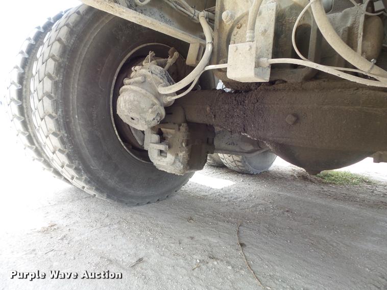 image for item K7516 1999 Mack RD690S ready mix truck