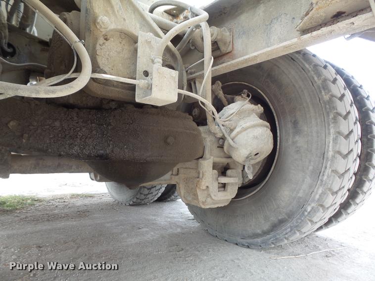 image for item K7516 1999 Mack RD690S ready mix truck