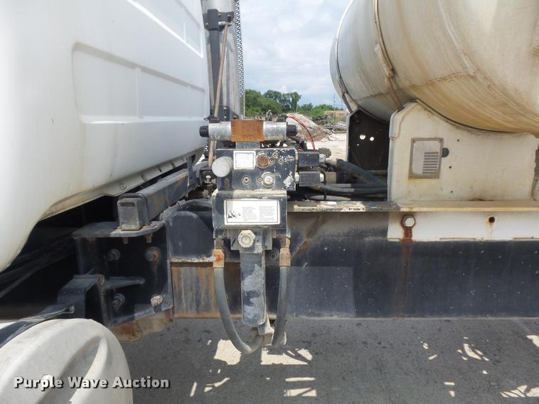 image for item K7516 1999 Mack RD690S ready mix truck