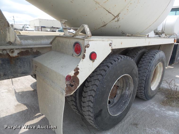 image for item K7516 1999 Mack RD690S ready mix truck