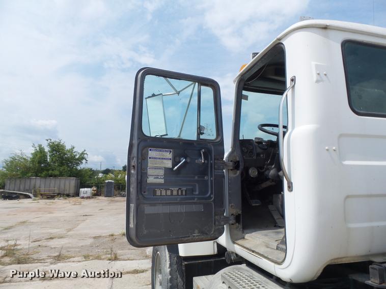 image for item K7516 1999 Mack RD690S ready mix truck