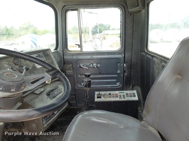 image for item K7516 1999 Mack RD690S ready mix truck