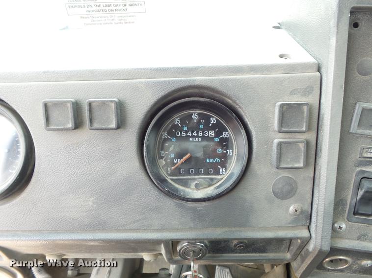 image for item K7516 1999 Mack RD690S ready mix truck