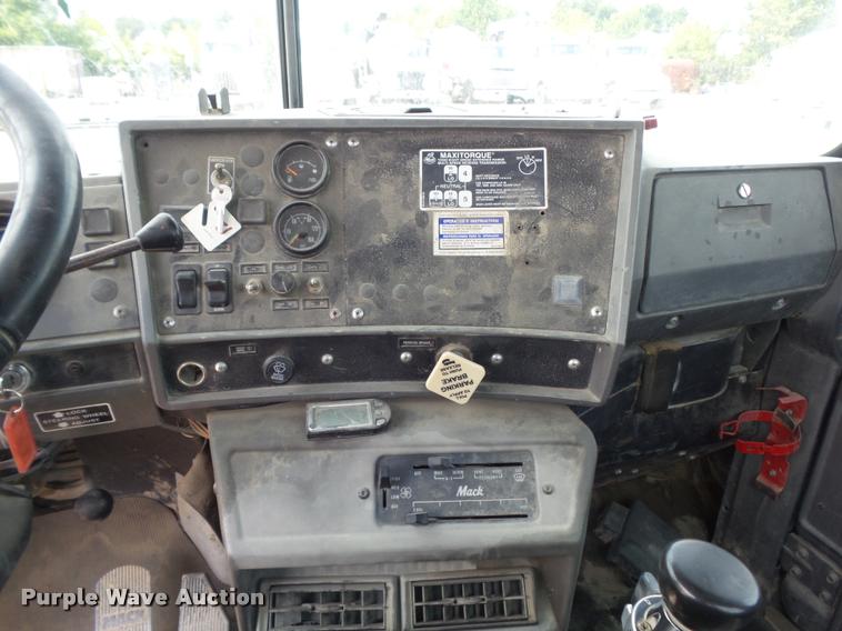 image for item K7516 1999 Mack RD690S ready mix truck