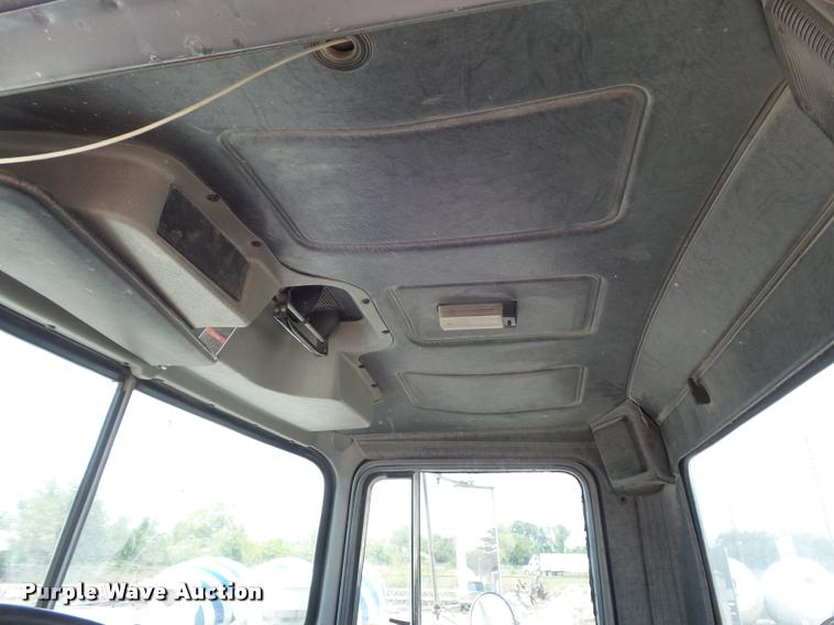 image for item K7516 1999 Mack RD690S ready mix truck