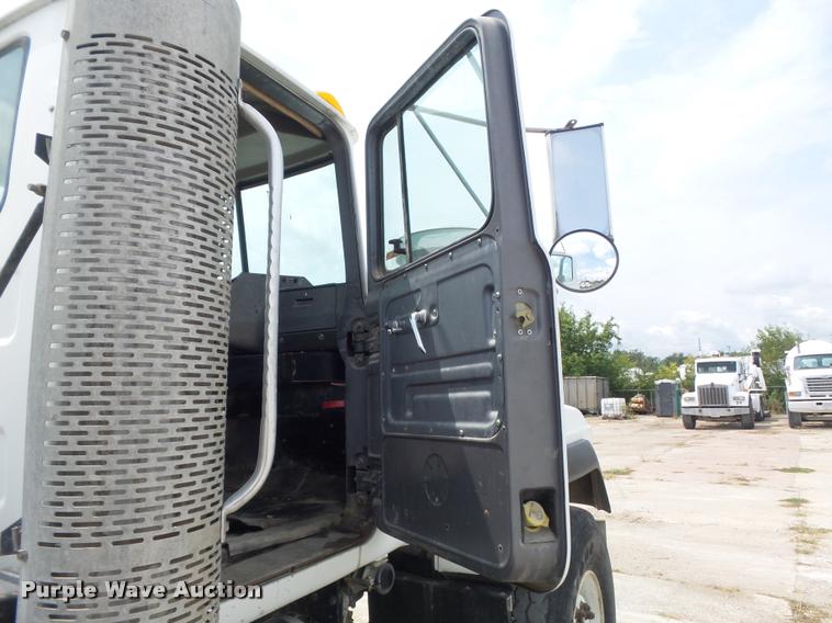 image for item K7516 1999 Mack RD690S ready mix truck