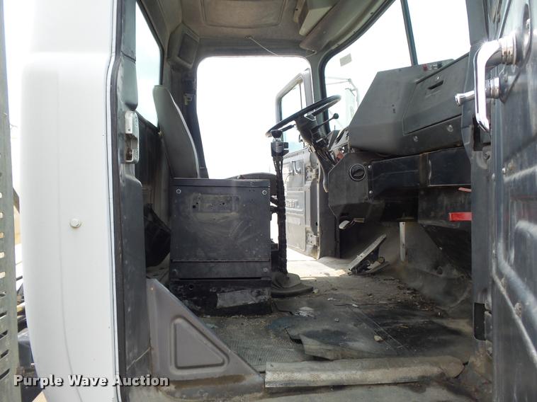 image for item K7516 1999 Mack RD690S ready mix truck