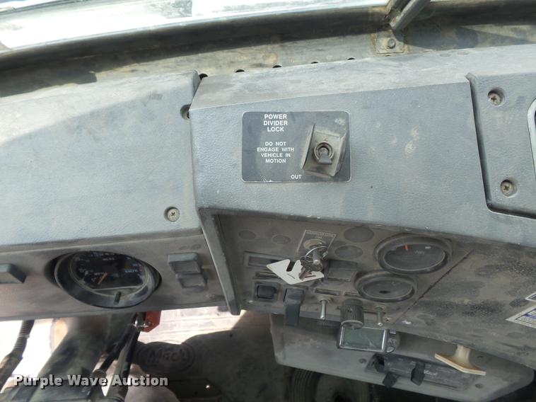 image for item K7516 1999 Mack RD690S ready mix truck