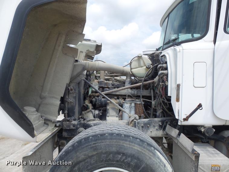 image for item K7516 1999 Mack RD690S ready mix truck