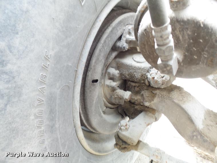 image for item K7516 1999 Mack RD690S ready mix truck