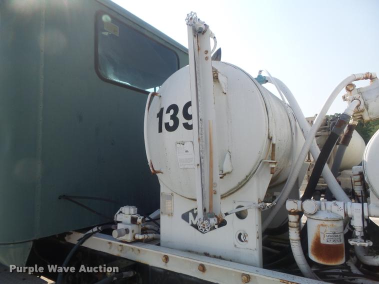 image for item K7517 1989 International F5070 ready mix truck
