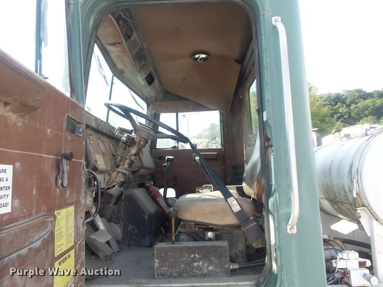 image for item K7517 1989 International F5070 ready mix truck