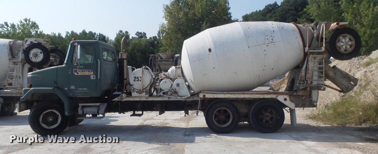 image for item K7518 1989 Volvo ACM ready mix truck