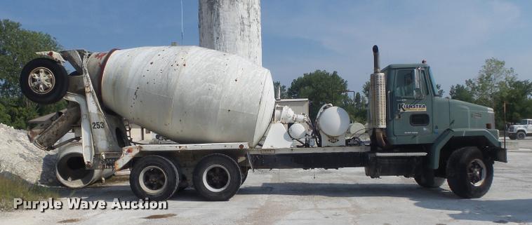 image for item K7518 1989 Volvo ACM ready mix truck