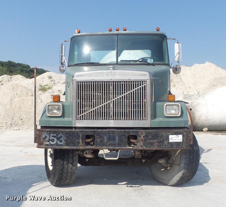 image for item K7518 1989 Volvo ACM ready mix truck