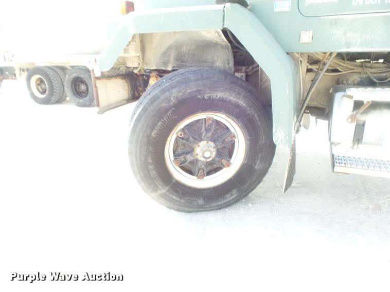 image for item K7518 1989 Volvo ACM ready mix truck