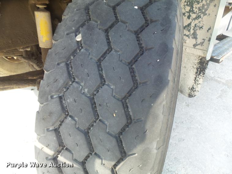 image for item K7518 1989 Volvo ACM ready mix truck