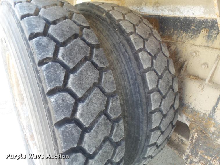 image for item K7518 1989 Volvo ACM ready mix truck