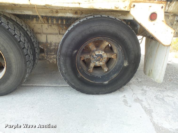 image for item K7518 1989 Volvo ACM ready mix truck