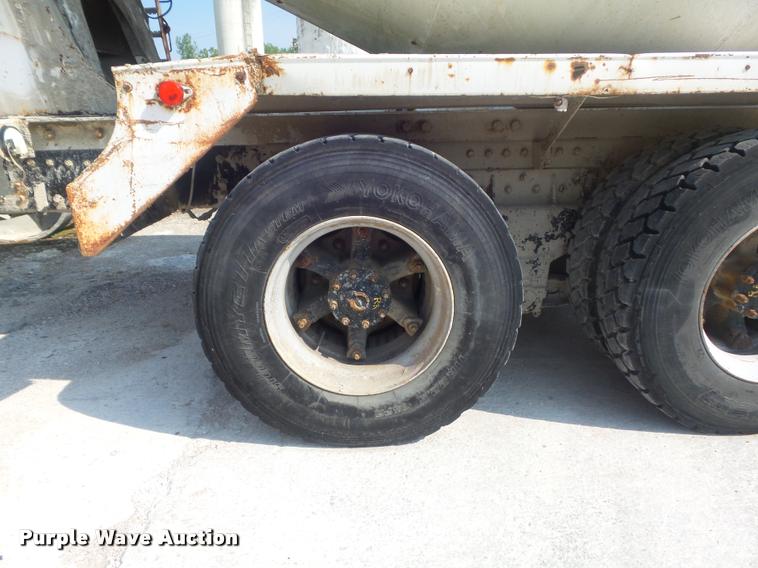 image for item K7518 1989 Volvo ACM ready mix truck