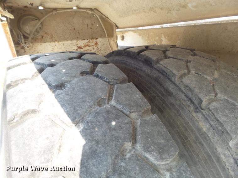 image for item K7518 1989 Volvo ACM ready mix truck