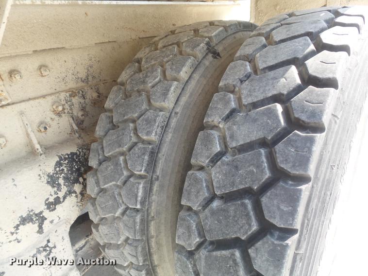 image for item K7518 1989 Volvo ACM ready mix truck