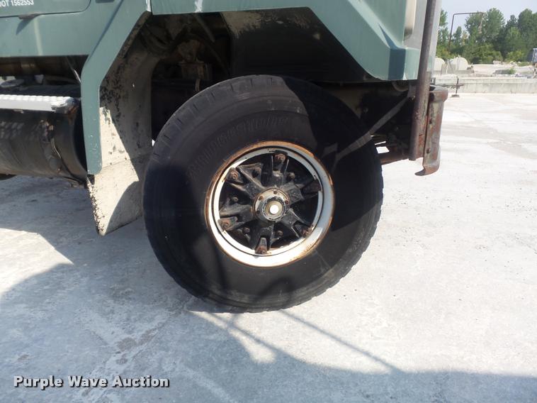 image for item K7518 1989 Volvo ACM ready mix truck