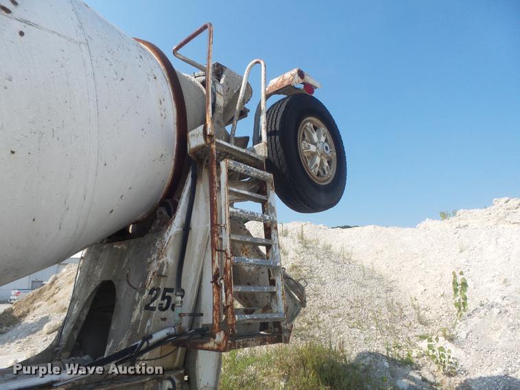 image for item K7518 1989 Volvo ACM ready mix truck