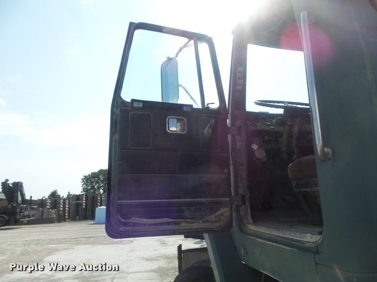 image for item K7518 1989 Volvo ACM ready mix truck