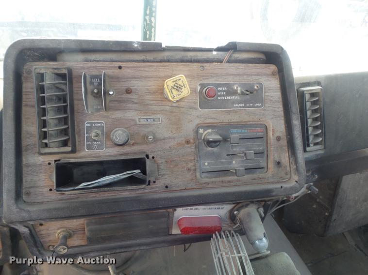 image for item K7518 1989 Volvo ACM ready mix truck