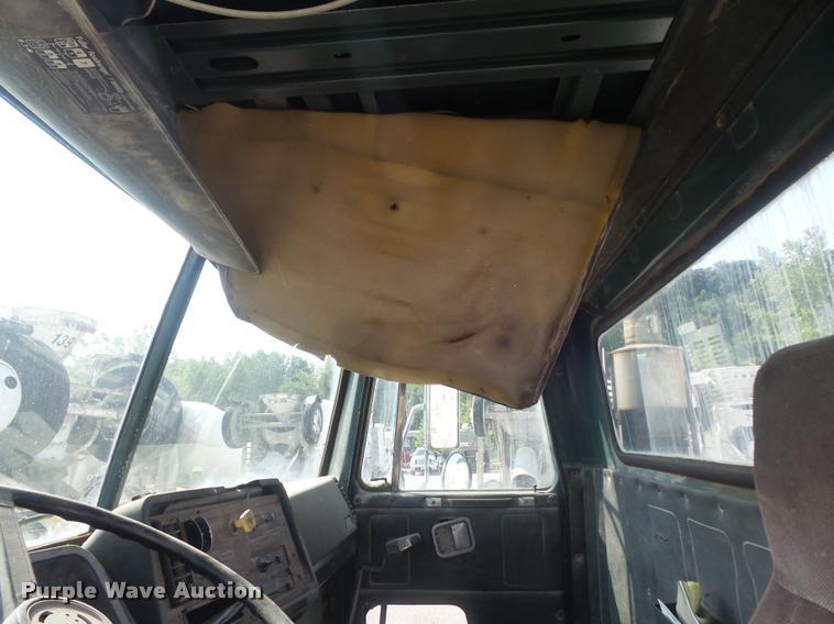 image for item K7518 1989 Volvo ACM ready mix truck