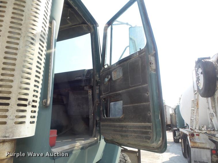 image for item K7518 1989 Volvo ACM ready mix truck