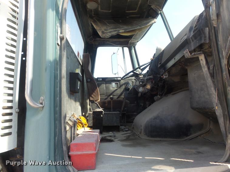 image for item K7518 1989 Volvo ACM ready mix truck