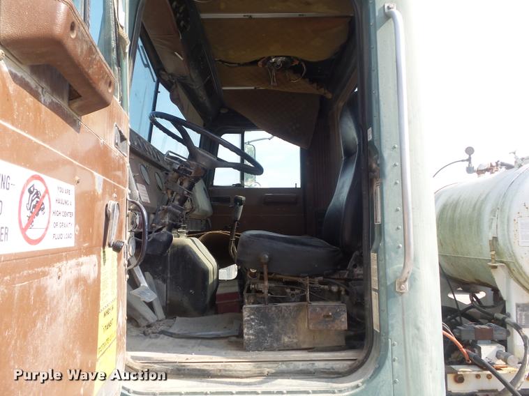 image for item K7519 1989 International F5070 ready mix truck