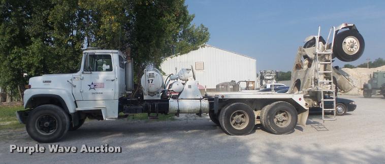 image for item K7520 1989 Ford LT9000 ready mix truck